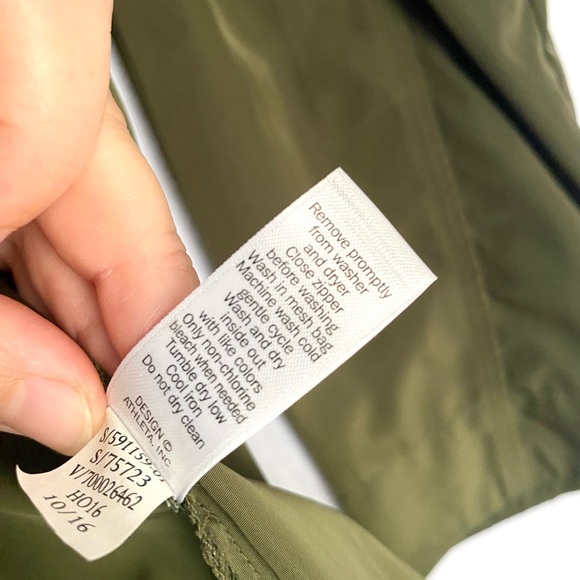 Athleta Drippity Olive Green Windbreaker Jacket Size Medium Light weight - Picture 12 of 13